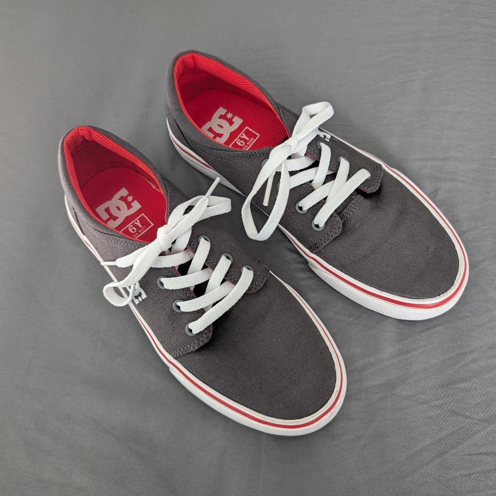 DC Shoes Trase TX Dark Shadow Red Canvas Skate Sneakers